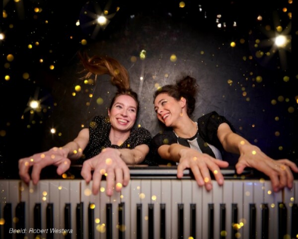 Beth & Flo in kerstsfeer – promofoto Beth & Flo, Rapsodie in Kerstsfeer in De Verbeelding Zeewolde